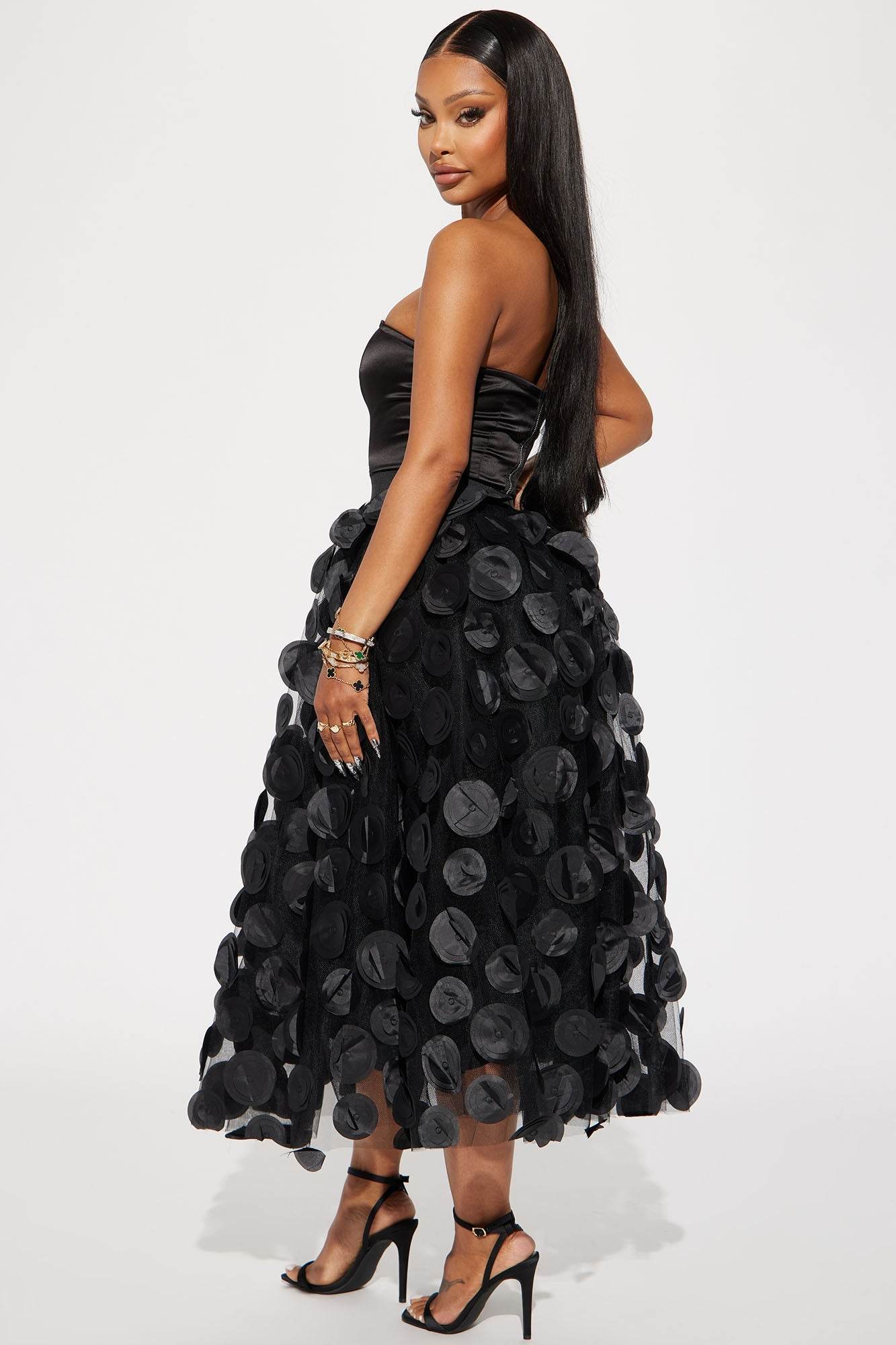 Tina Tulle Midi Dress Black - Chic and Versatile EleganceYour Perfect Tulle Midi Dress Black: The Tina Tulle Midi DressIntroducing the Tulle Midi Dress Black, the ultimate blend of elegance and versatility that every fashiRedemption By Ashley NorthTina Tulle Midi Dress