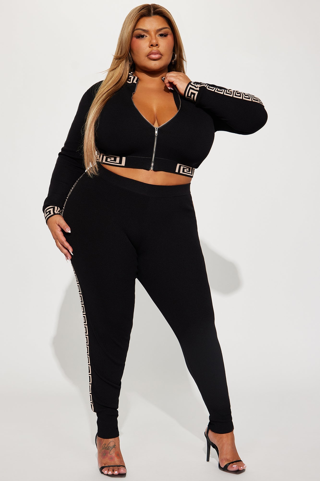 https://cdn.shopify.com/s/files/1/0293/9277/files/10-09-23Studio4_CB_AC_11-26-35_19_SW3538_Blackcombo_P_14339_PLUS_PXF.jpg?v=1697224222