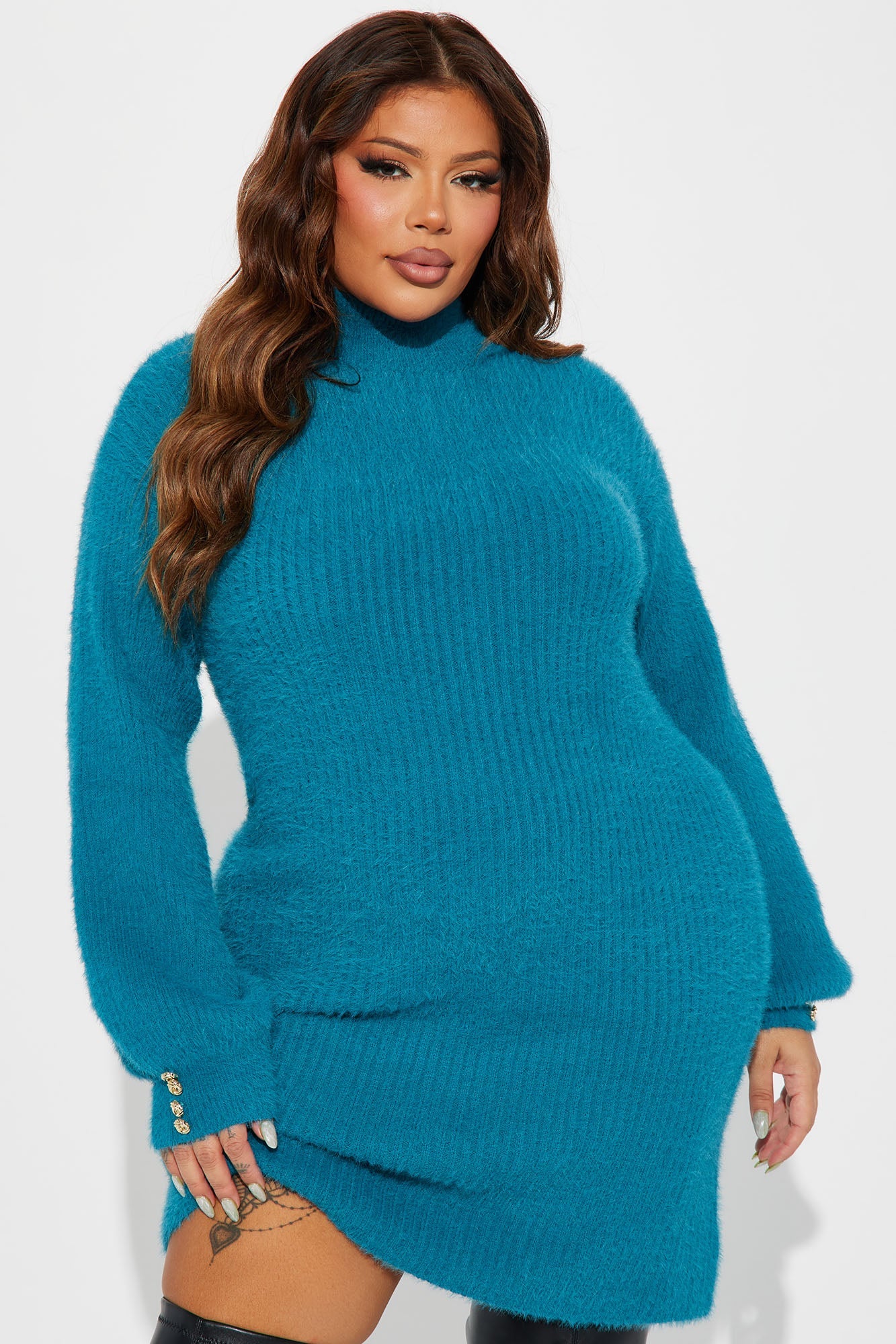 https://cdn.shopify.com/s/files/1/0293/9277/files/10-19-23Studio4_TK_DB_13-56-13_34_DXD232729_Teal_1824_CM_PLUS.jpg?v=1699298413