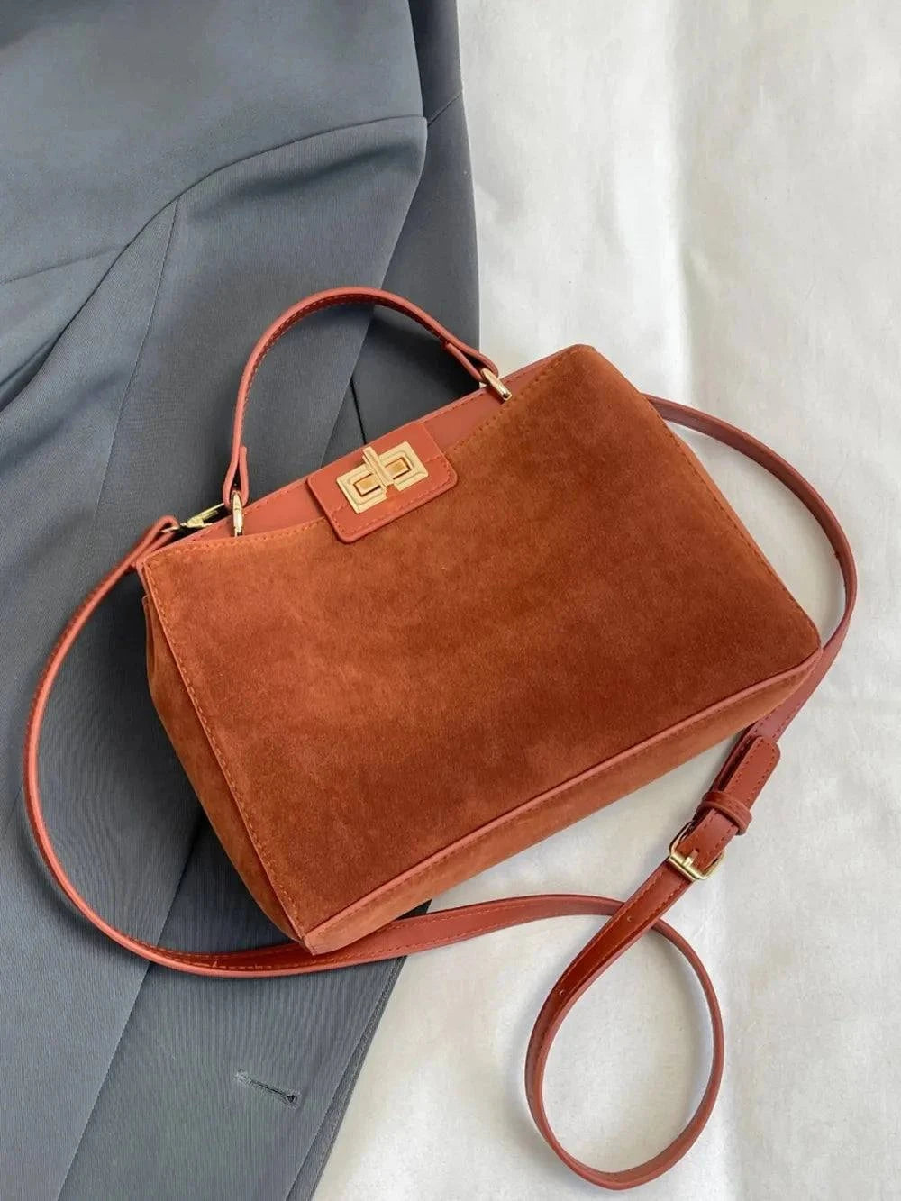 Solid Color Handbag with Removable Strap for Versatile Styling.