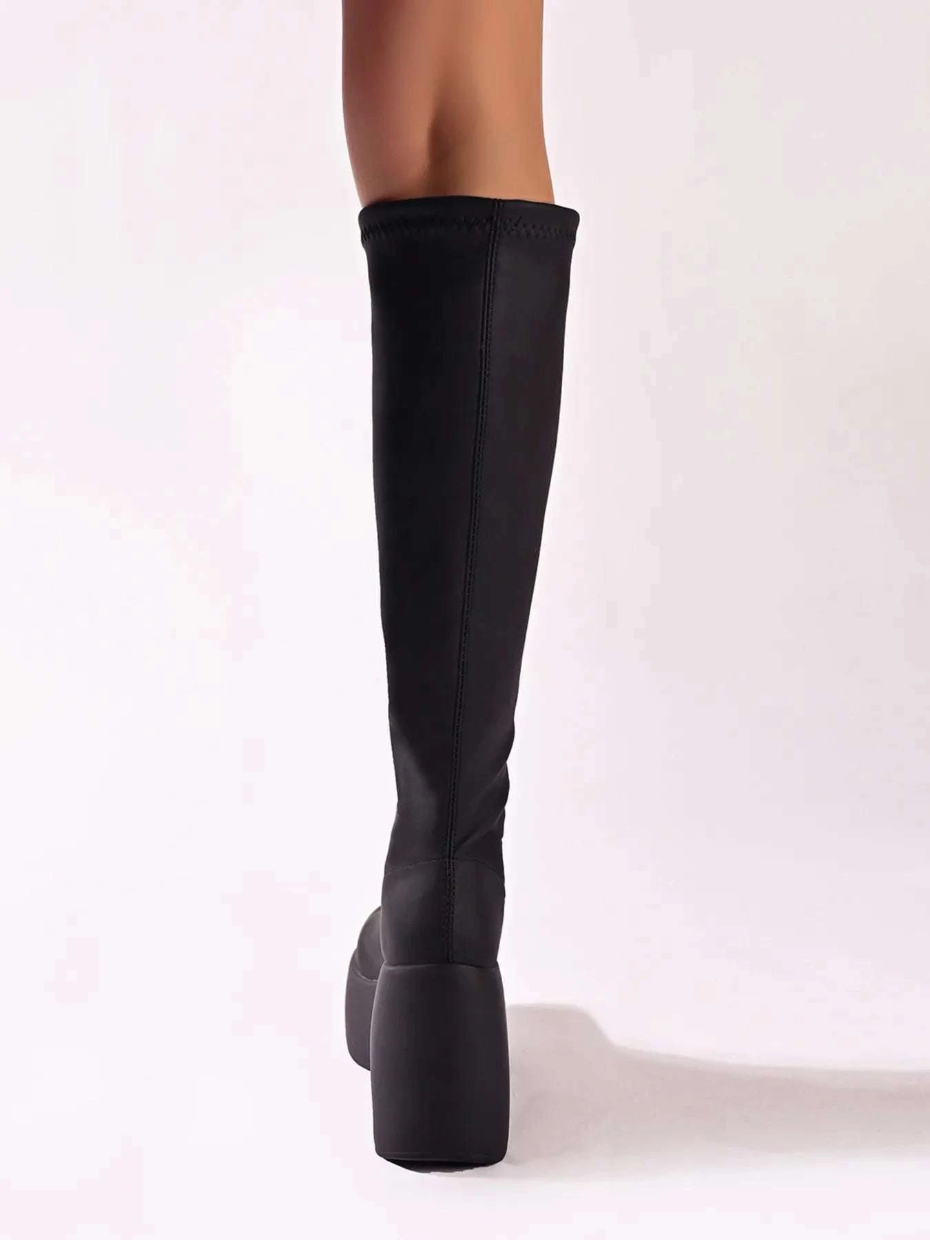Round Toe Platform Boots for Women – Stylish and Comfortable Footwear.