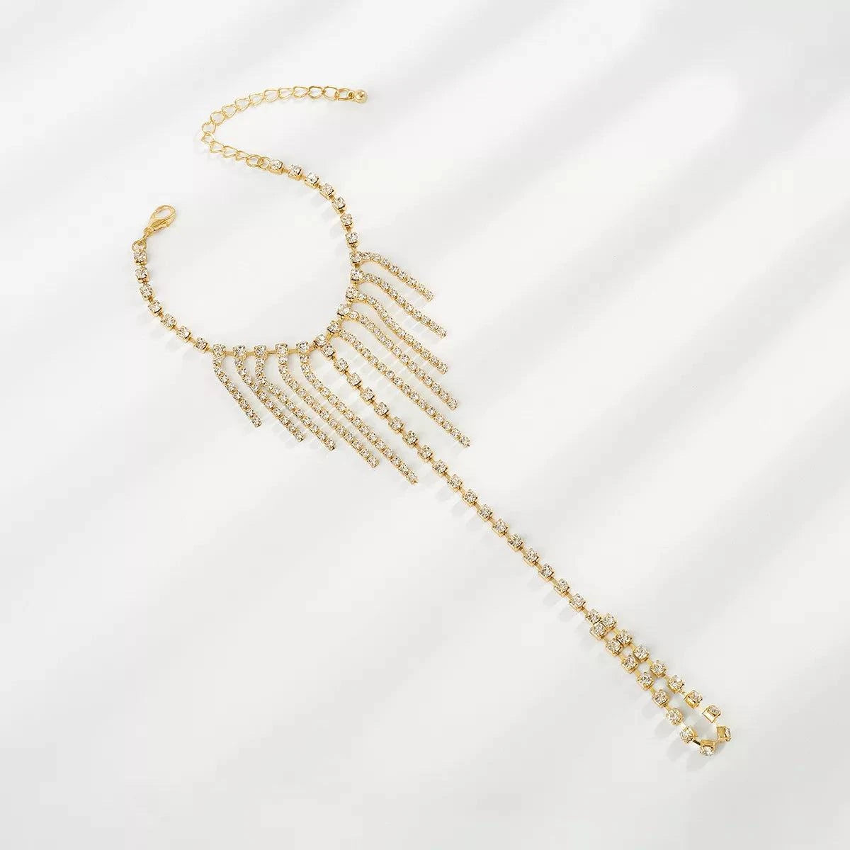 Rhinestone Fringe Hand Chain BraceletPieces:1-piece
Material:18K Gold-Plated,Iron,Rhinestone,Silver-plated
Care instructions:Avoid wearing during exercise, as sweat will react with the jewelry to producRhinestone Fringe Hand Chain