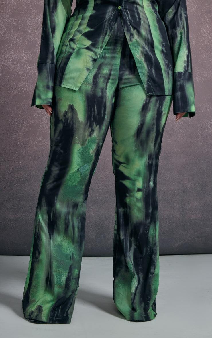 Plus Green Grunge Print Chiffon Flare TrousersElevate your after-dark style with these chiffon flare trousers, rendered in a hypnotic green grunge print. The fluid drape of the chiffon creates a sophisticated siRedemption By Ashley NorthPlus Green Grunge Print