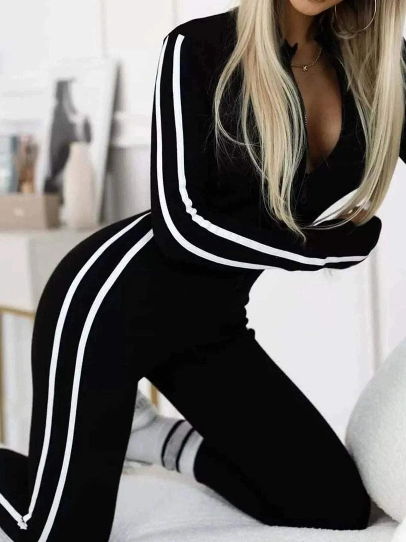Full Size Stripe Zip-Front Long Sleeve Jumpsuit Plus SizeFeatures:Zipper
Material composition:100% polyester
Care instructions:Machine wash cold. Tumble dry low.
Imported
Product Measurements (Measurements by inches) &amp;Redemption By Ashley NorthStripe Zip-Front