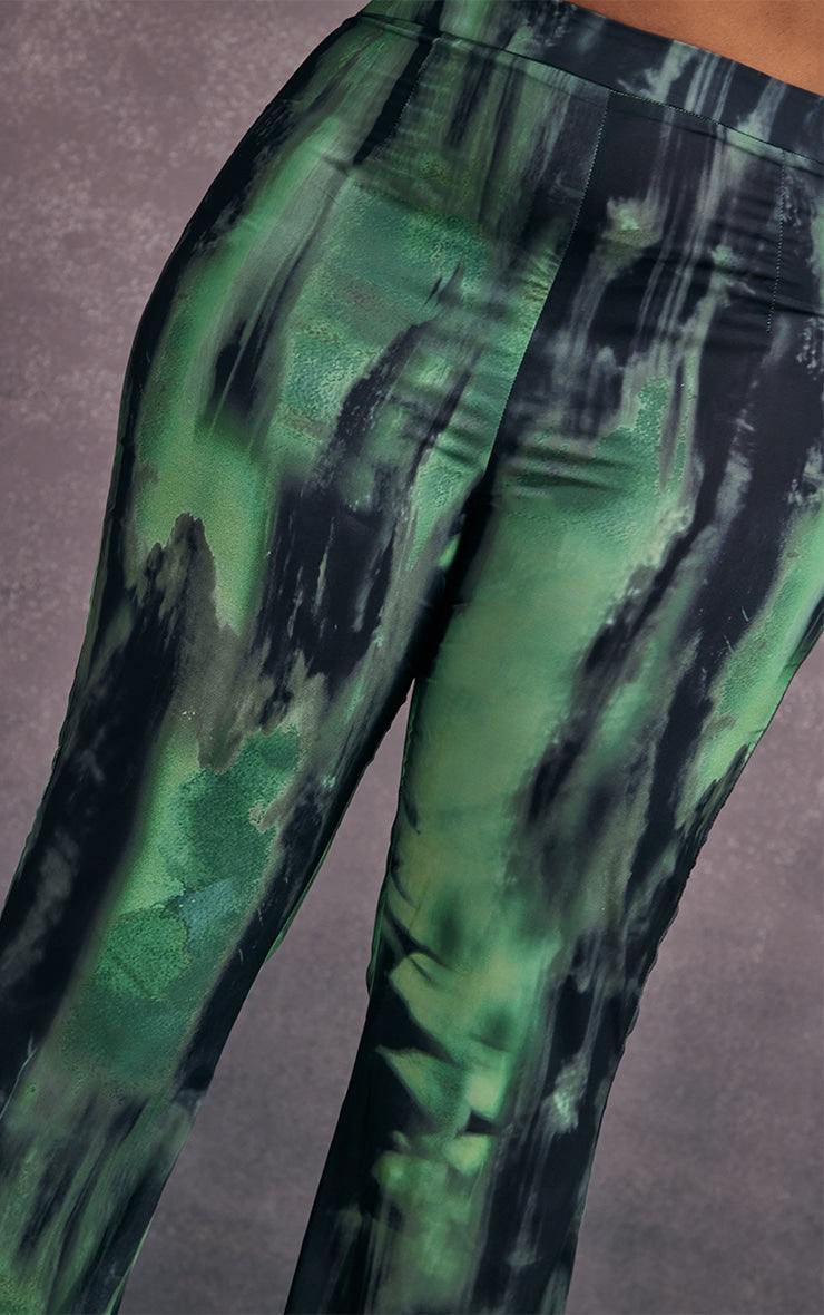 Plus Green Grunge Print Chiffon Flare TrousersElevate your after-dark style with these chiffon flare trousers, rendered in a hypnotic green grunge print. The fluid drape of the chiffon creates a sophisticated siRedemption By Ashley NorthPlus Green Grunge Print