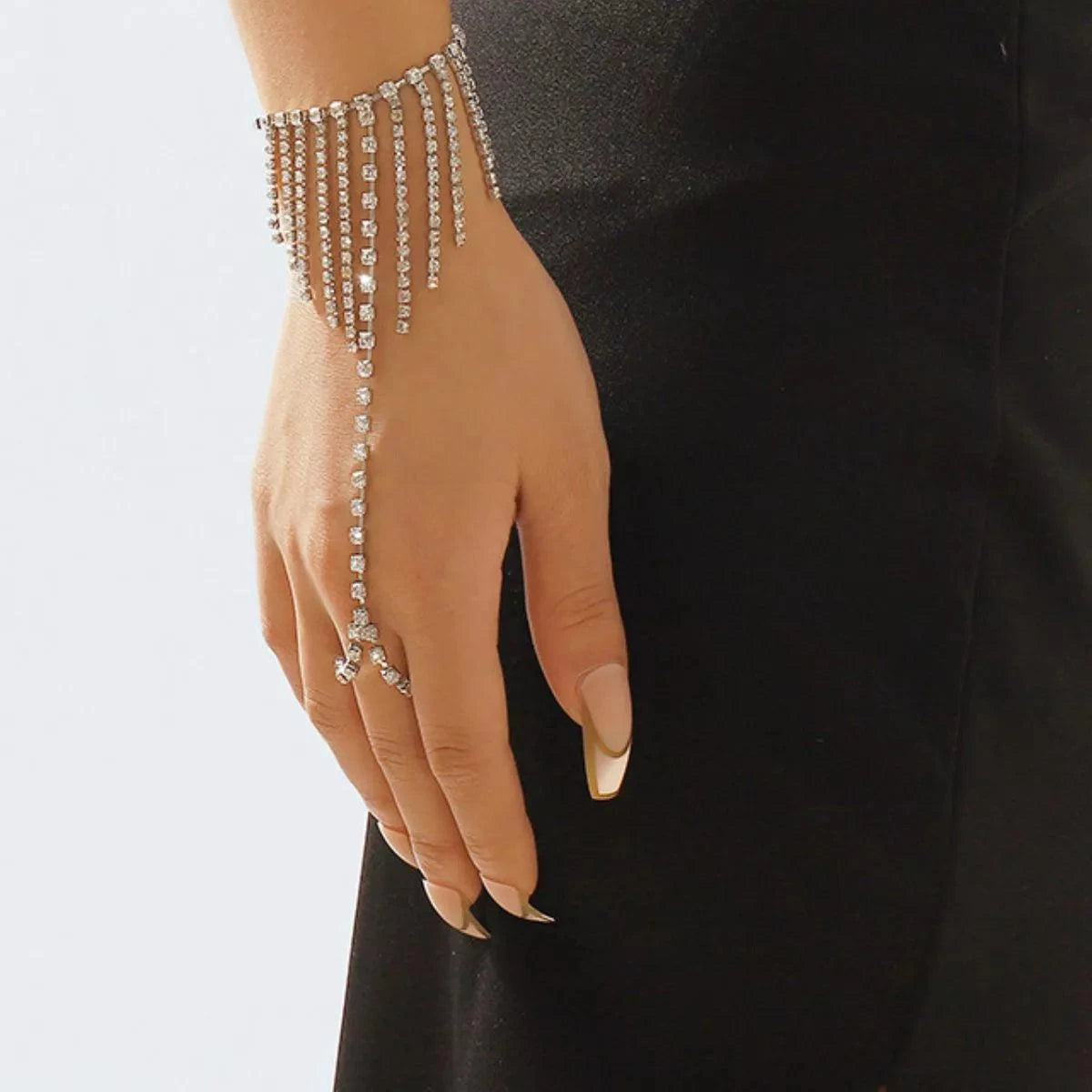 Rhinestone Fringe Hand Chain BraceletPieces:1-piece
Material:18K Gold-Plated,Iron,Rhinestone,Silver-plated
Care instructions:Avoid wearing during exercise, as sweat will react with the jewelry to producRhinestone Fringe Hand Chain