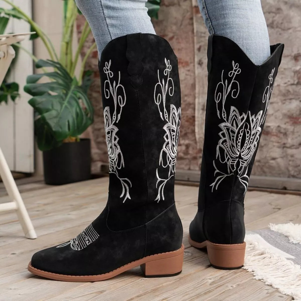 Embroidered Block Heels Boots.
