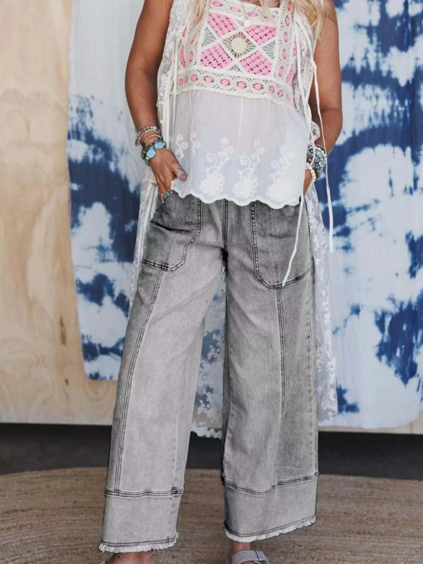 Wide Leg Drawstring Raw Hem JeansFeatures:Pocketed,Drawstring
Stretch:Slightly stretchy
Material composition:75% cotton, 23% polyester, 2% elastane
Care instructions:Machine wash cold. Tumble dry loRedemption By Ashley NorthWide Leg Drawstring Jeans