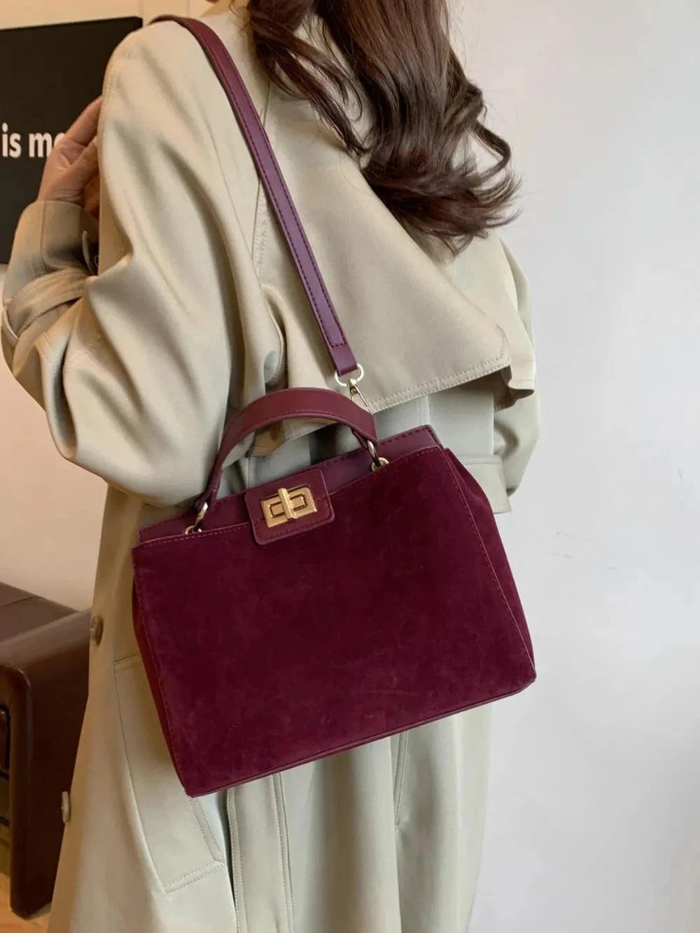 Solid Color Handbag with Removable Strap for Versatile Styling.