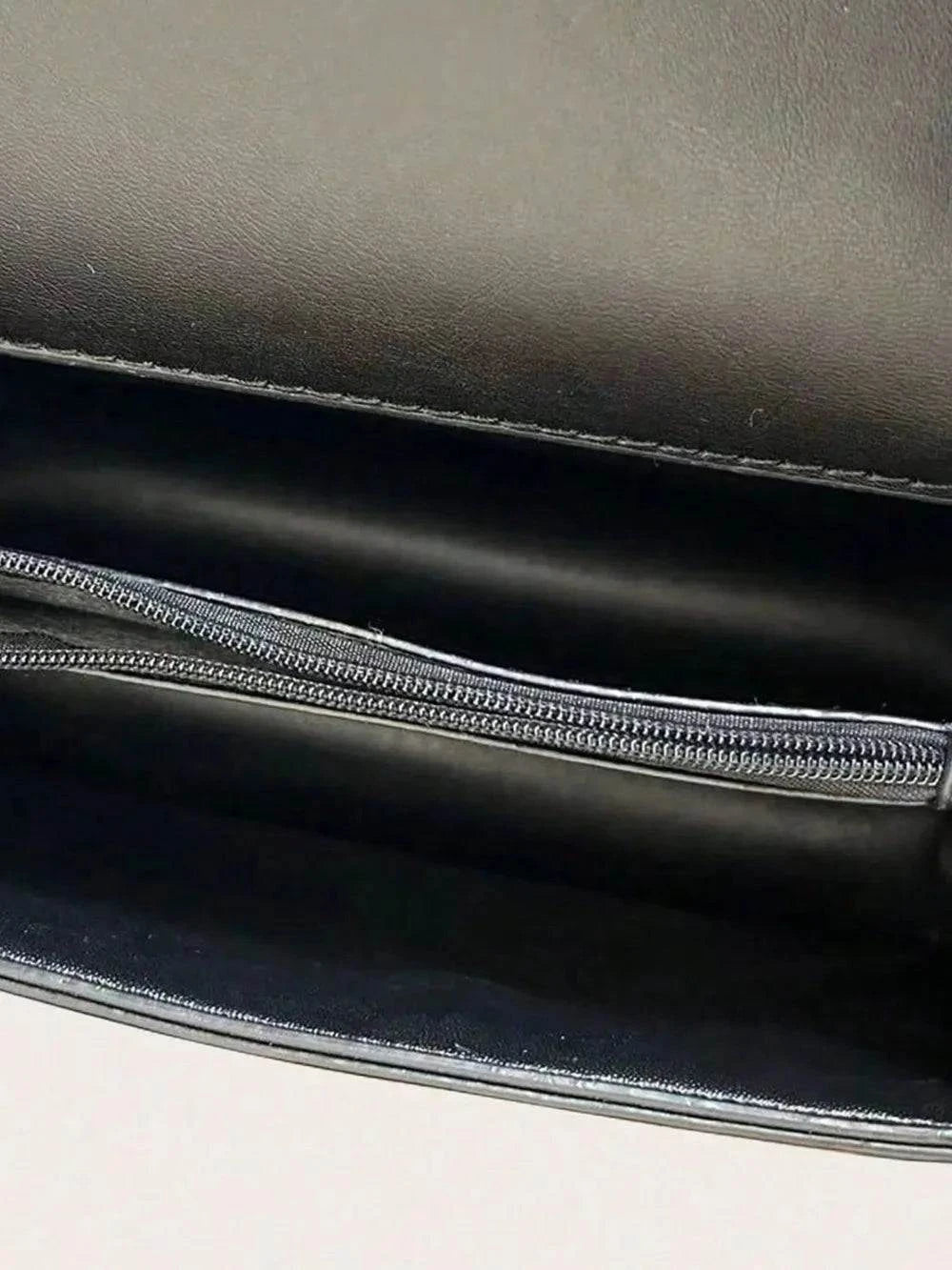 Chain PU Leather Detachable Shoulder Strap Handbag for Versatile Styling.