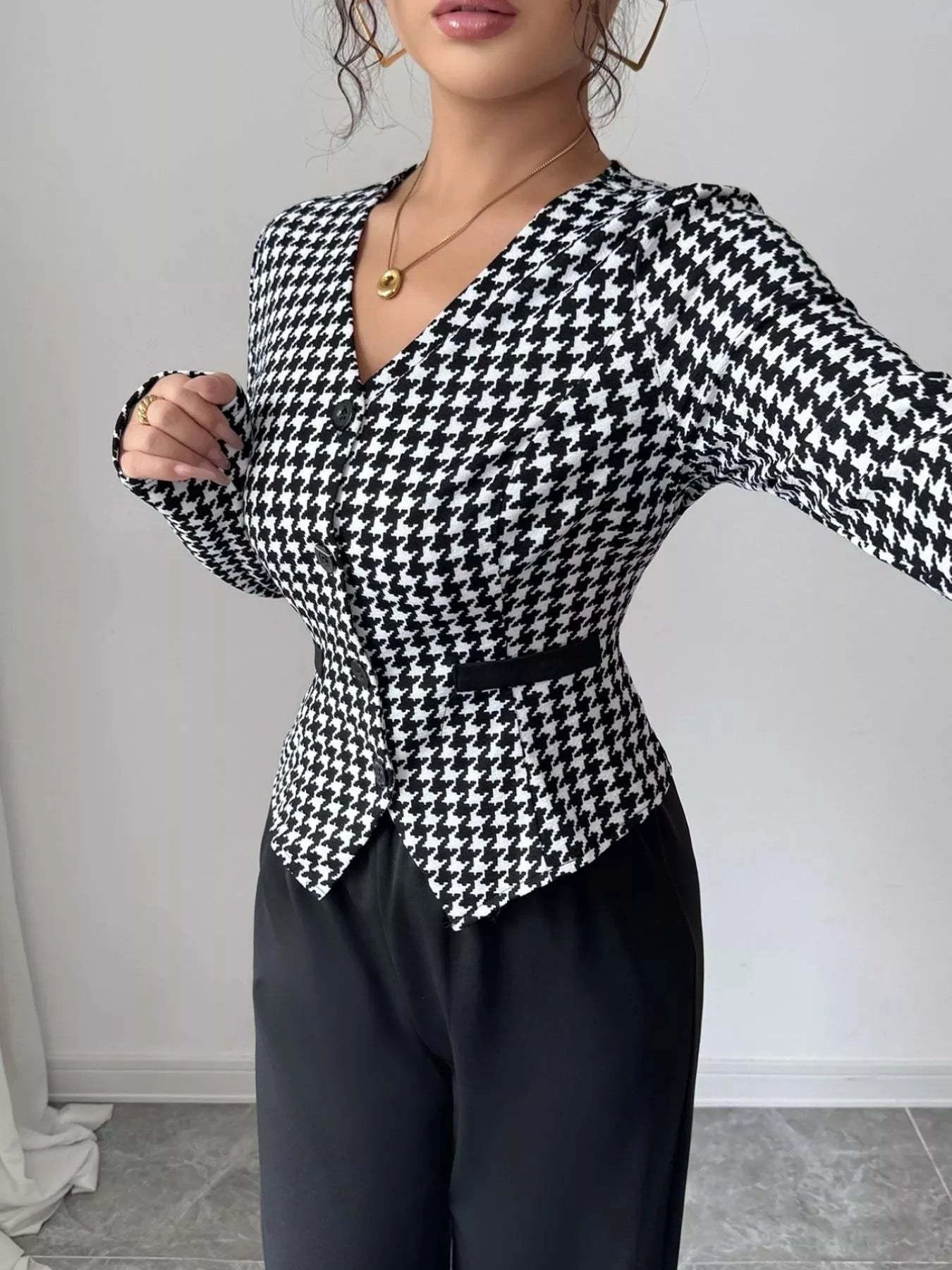 Houndstooth Blazer & Wide Leg Pants SetFeatures:Basic style
Number of pieces:Two-piece
Stretch:Slightly stretchy
Material composition:95% polyester, 5% elastane
Care instructions:Machine wash cold. TumbleHoundstooth Blazer & Wide Leg Pants