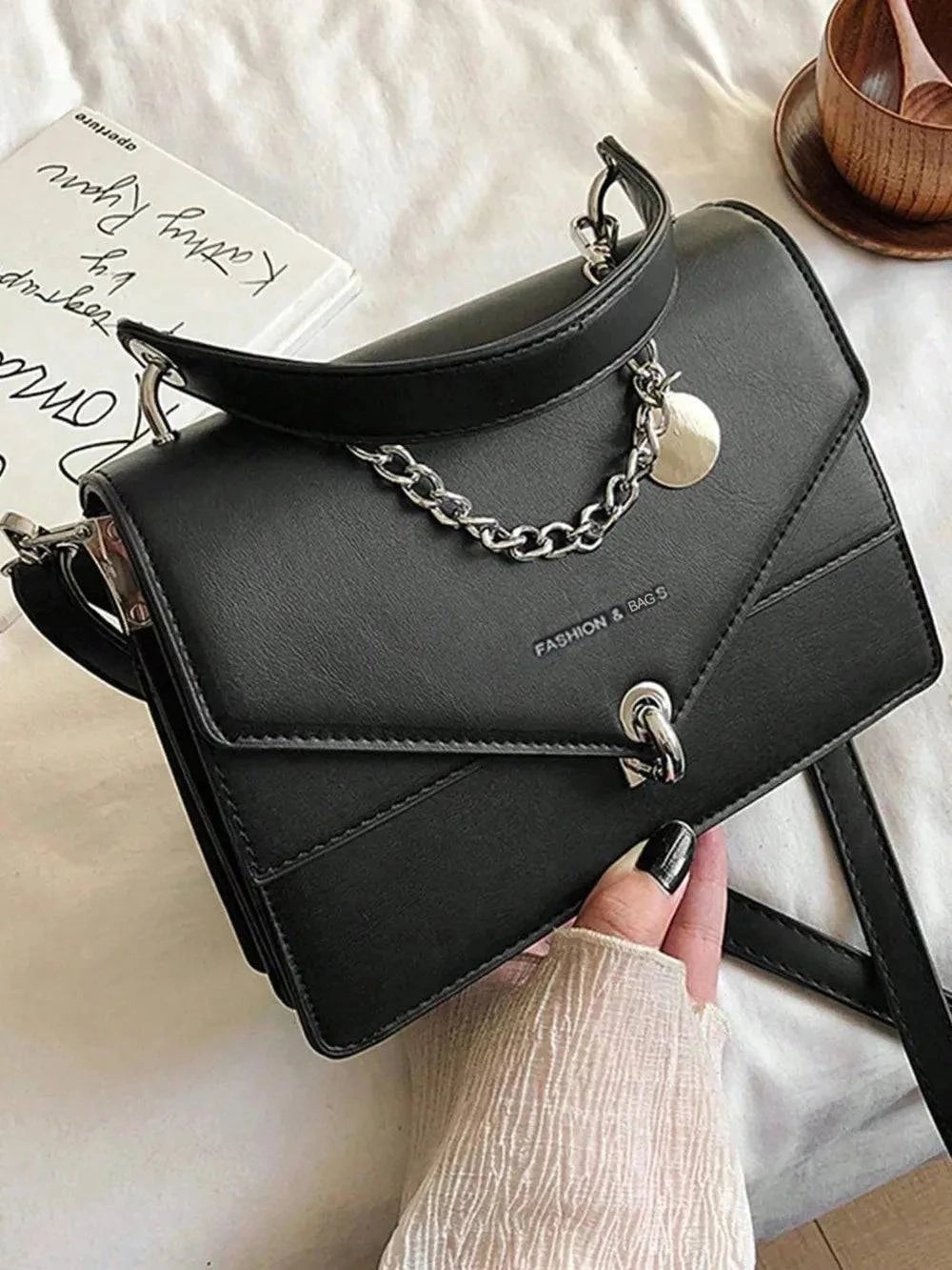 Chain PU Leather Detachable Shoulder Strap Handbag for Versatile Styling.