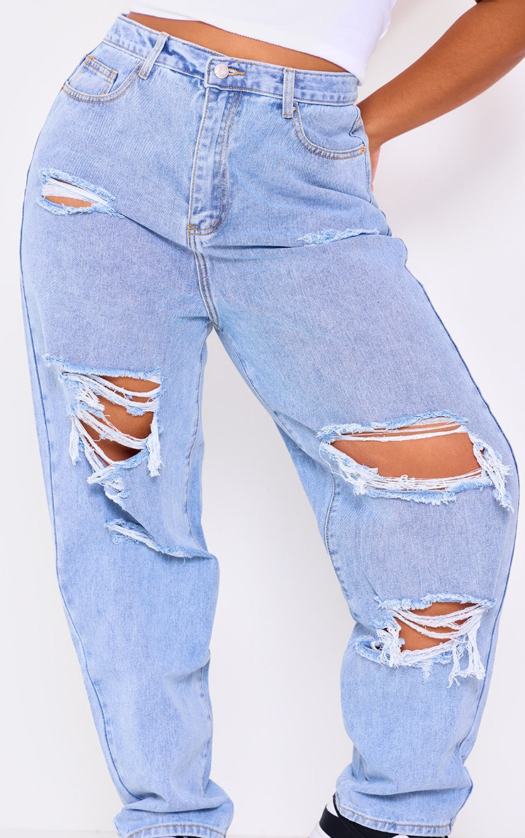 PRETTYLITTLETHING Plus Light Wash Ripped Mom Jeans.