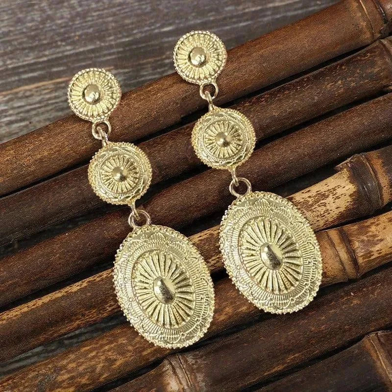 Vintage Dangle Earrings in Alloy Design - Stylish Vintage Alloy Dangle Earrings.