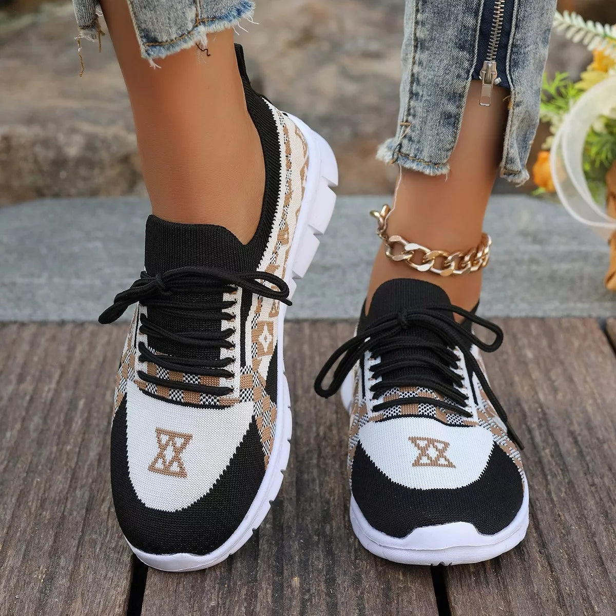 Breathable Mesh Lace Up Sneakers.