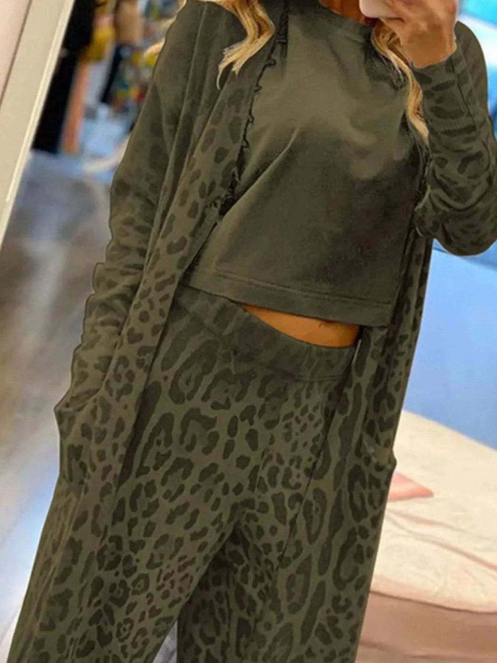 Longline Outerwear Pants Set with Long Sleeve Design.