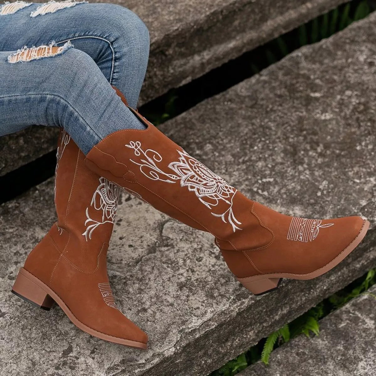 Embroidered Block Heels Boots.