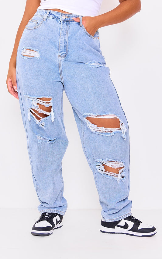 PRETTYLITTLETHING Plus Light Wash Ripped Mom Jeans.
