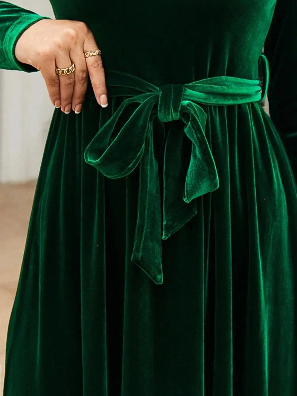 Elegant green tie front maxi dress with long sleeves and round neck
