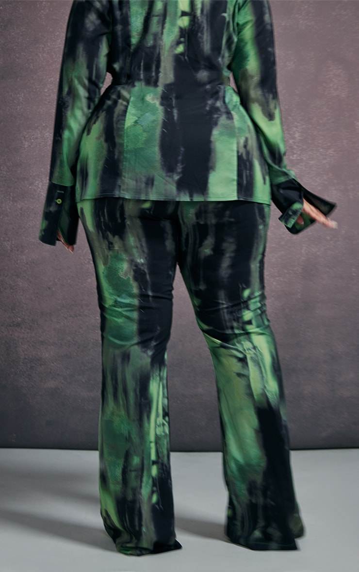 Plus Green Grunge Print Chiffon Flare TrousersElevate your after-dark style with these chiffon flare trousers, rendered in a hypnotic green grunge print. The fluid drape of the chiffon creates a sophisticated siRedemption By Ashley NorthPlus Green Grunge Print