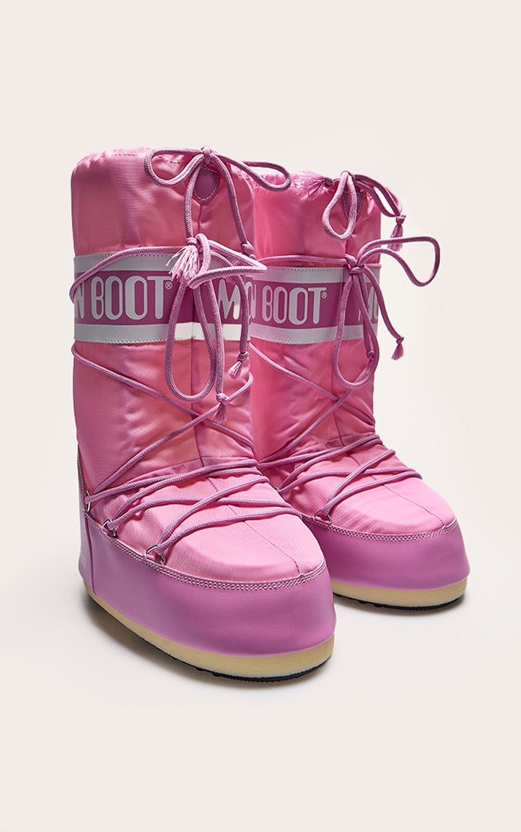 Pink Moon Boot Classic ankle boots with lace-up design and water-repellent shell material